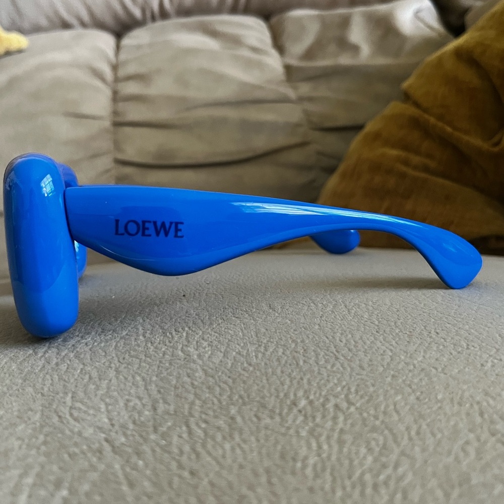 Loewe Inflated rectangular sunglasses. - Picture 9 of 12